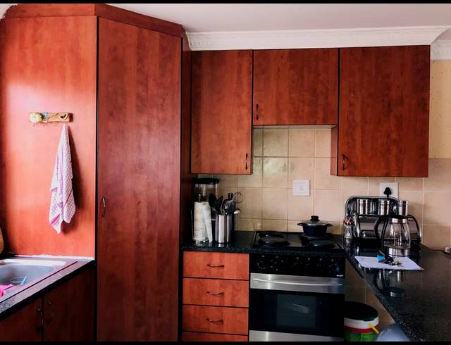 4 BEDROOM TOWNHOUSE FOR SALE IN SONNEVELD